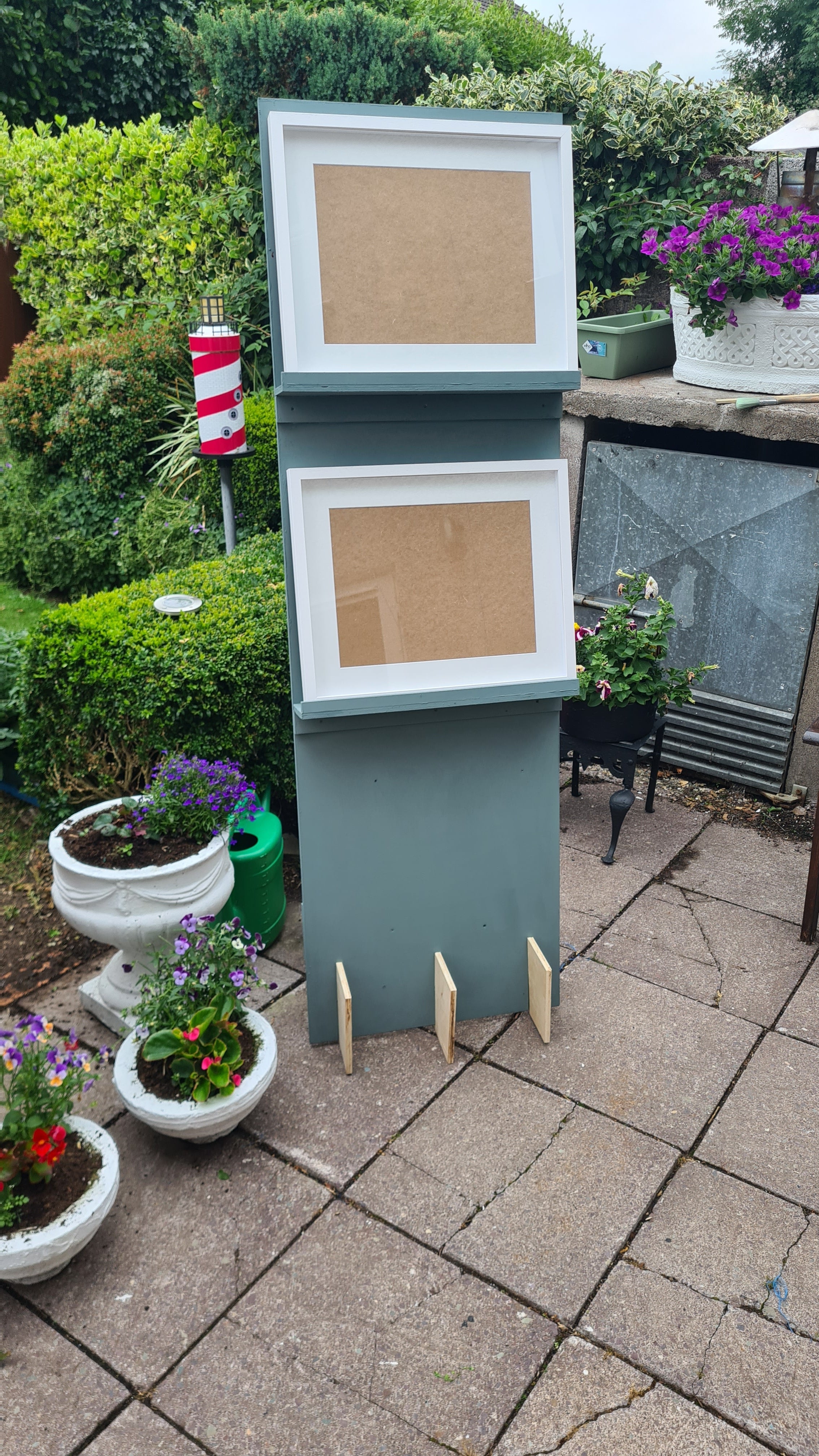 Frame display units for Artists Expo's. (2 units)